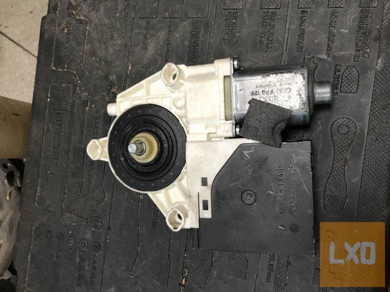 AUDI A3 8P -- jobb ablakemelő motor  8P0 959 802 A apróhirdetés
