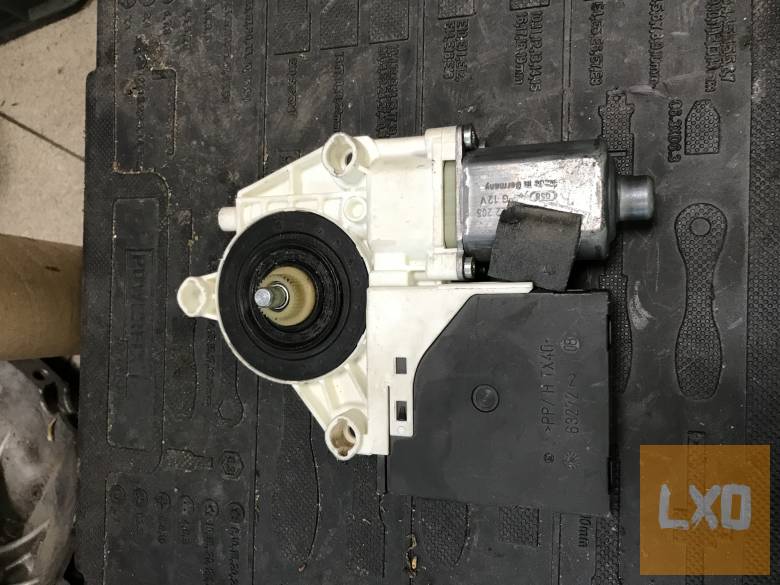 AUDI A3 8P  -- jobb  ablakemelő motor  8P0 959 802 F apróhirdetés