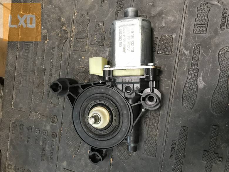 SKODA OSCTAVIA III -- jobb első ablakemelő motor  5Q0 959 802 B apróhirdetés