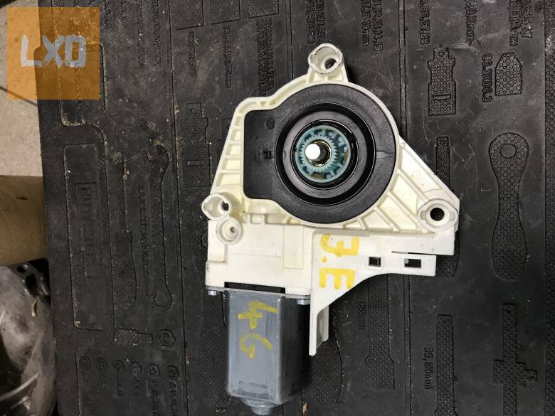 AUDI A6 4G   -- jobb első ablakemelő motor  8K0 959 802 B apróhirdetés