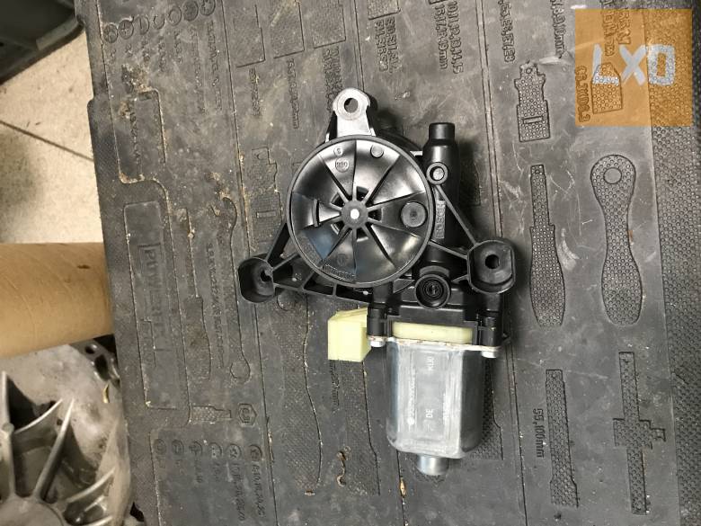 SEAT LEON 5F -- jobb első ablakemelő motor  5Q0 959 802 B apróhirdetés