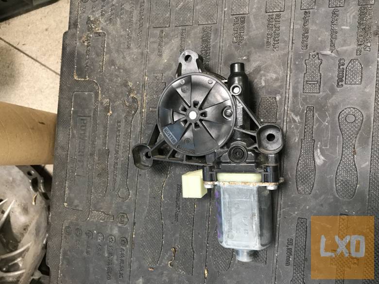 SKODA OCTAVIA III -- jobb első ablakemelő motor  5Q0 959 802 B apróhirdetés