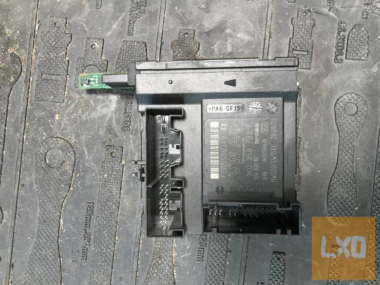 VW GOLF V_OCTAVIA II_LEON 1P - jobb első ajtóvezérlő 1K0 959 792 P apróhirdetés