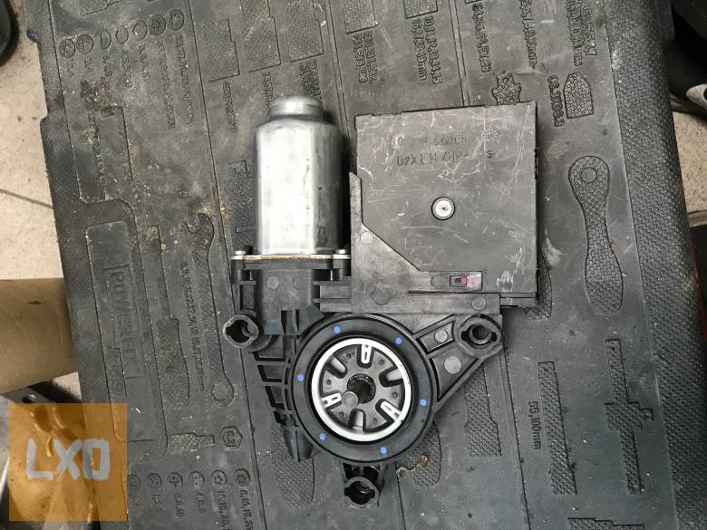 SKODA OCTAVIA II FL * bal első ablakemelő motor 5K0 959 793 apróhirdetés