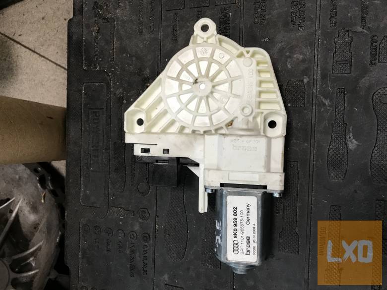 AUDI A4 B8  -* jobb első ablakemelő motor 8K0 959 802 apróhirdetés
