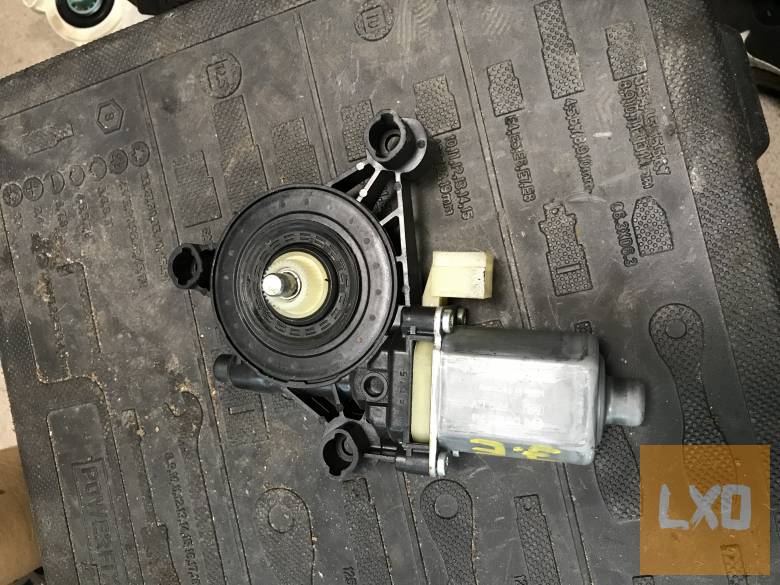 SKODA OCTAVIA III  -* jobb első ablakemelő motor 5Q0 959 802 B apróhirdetés