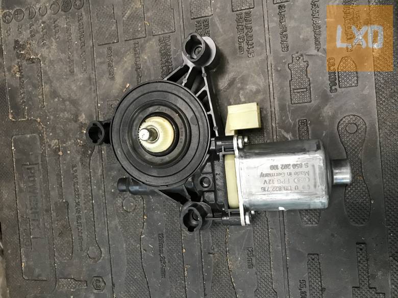SKODA OCTAVIA III  - jobb első ablakemelő motor 5Q0 959 802 B apróhirdetés