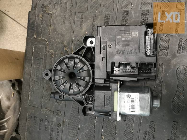 VW PASSAT B7  - jobb első ablakemelő motor 3C0 959 792 C apróhirdetés