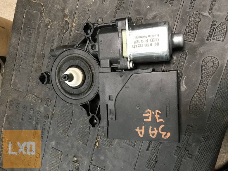 VW PASSAT B7  - jobb első ablakemelő motor 3C0 959 792 C apróhirdetés