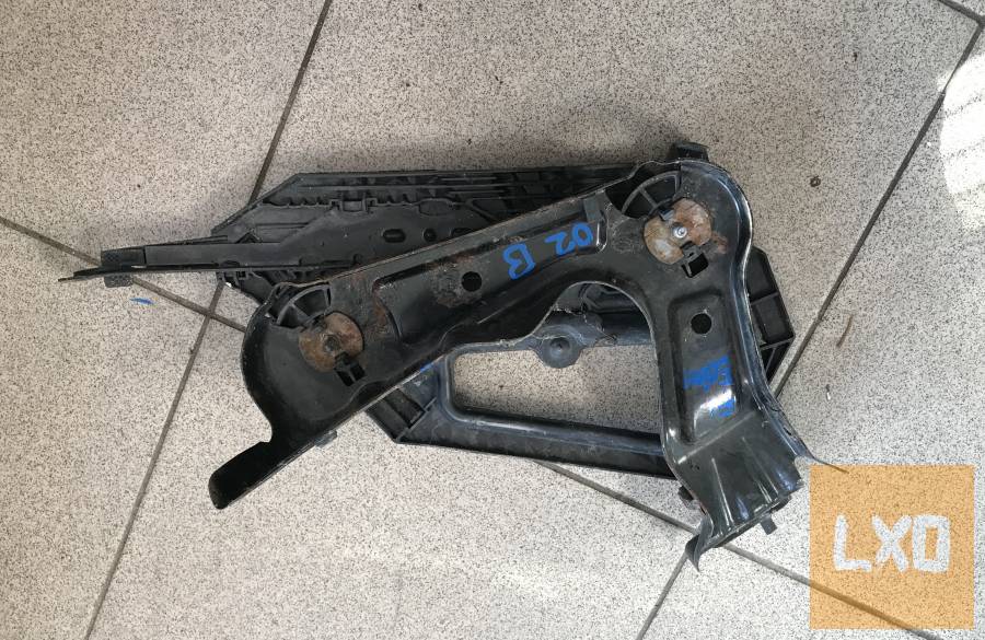 SKODA OCTAVIA II ( FL előtti) bal első fényszórótartó (sérült) apróhirdetés