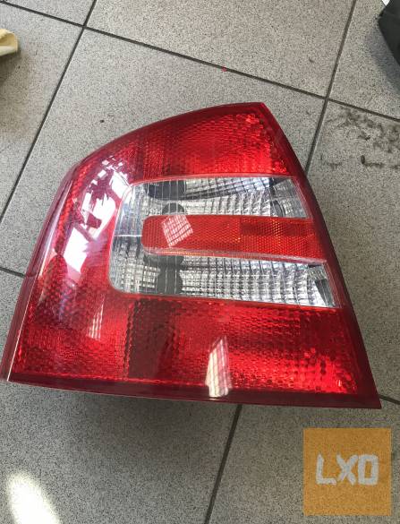 SKODA OCTAVIA II ( 5 ajtós) bal hátsó lámpa apróhirdetés