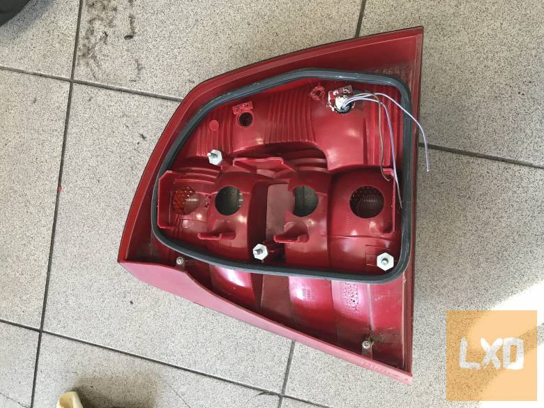 SKODA OCTAVIA II ( 5 ajtós) bal hátsó lámpa apróhirdetés