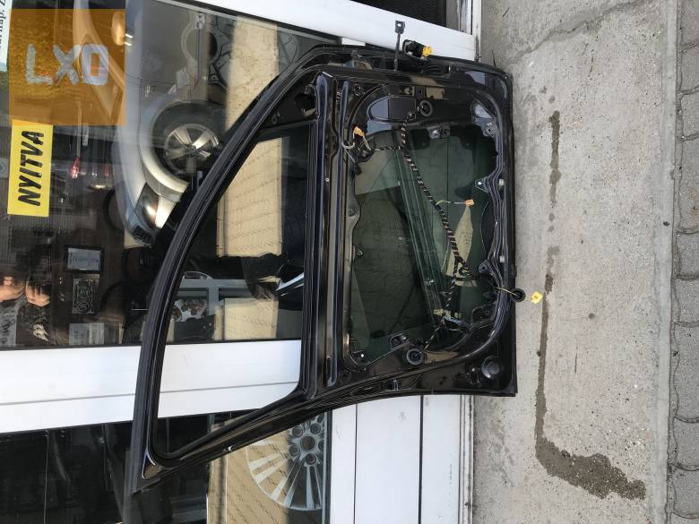 SKODA OCTAVIA II - bal első ajtó apróhirdetés