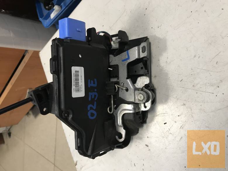 SKODA OCTAVIA II -* jobb első zár 3D1 837 016 AC apróhirdetés