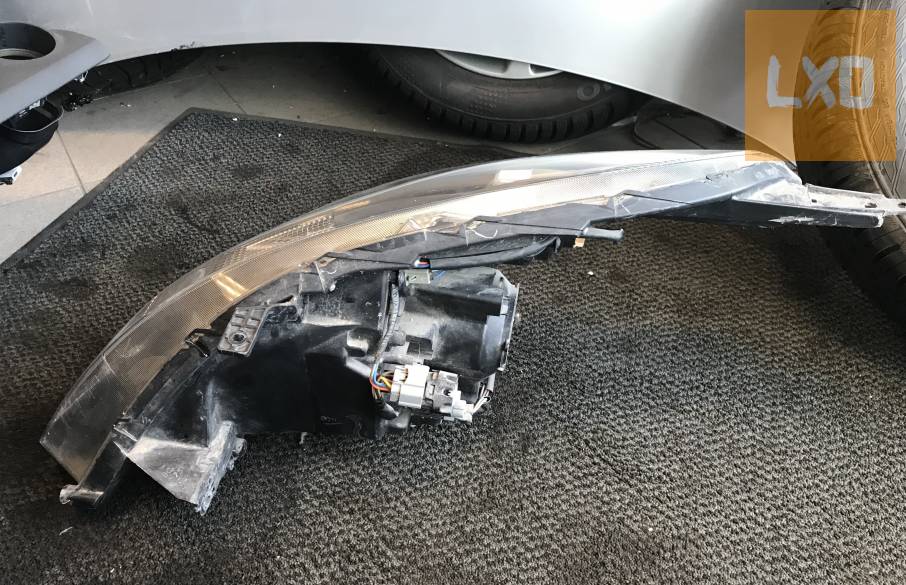 SUZUKI SWIFT -- bal első fényszóró (javított) apróhirdetés