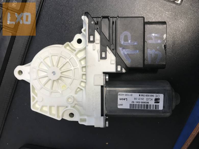 SEAT LEON II 1P * jobb hátsó ablakemelő motor 1K0 959 704 N apróhirdetés