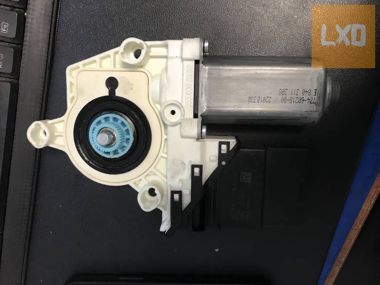 SEAT LEON II 1P * jobb hátsó ablakemelő motor 1K0 959 704 N apróhirdetés