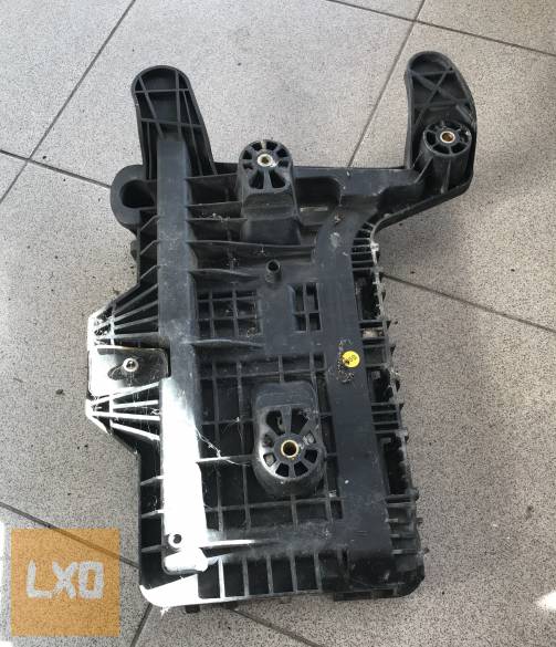 VW GOLF V  1,6 BSE - akkumulátor tálca 1K0 915 333 apróhirdetés