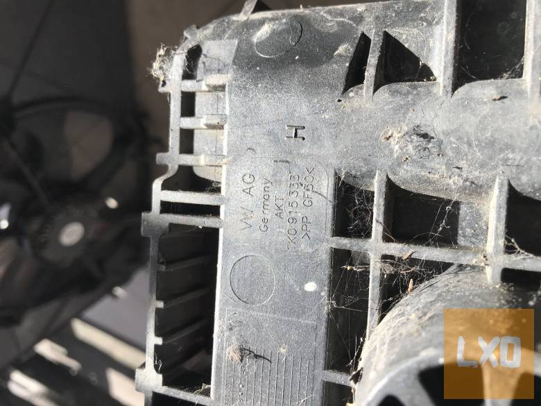 VW GOLF V  1,6 BSE - akkumulátor tálca 1K0 915 333 apróhirdetés