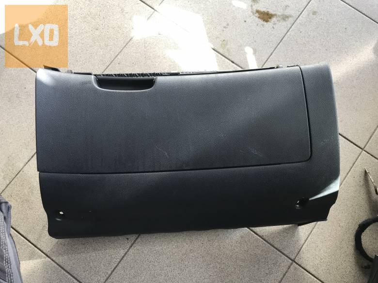 SKODA OCTAVIA II * kesztyűtartó apróhirdetés