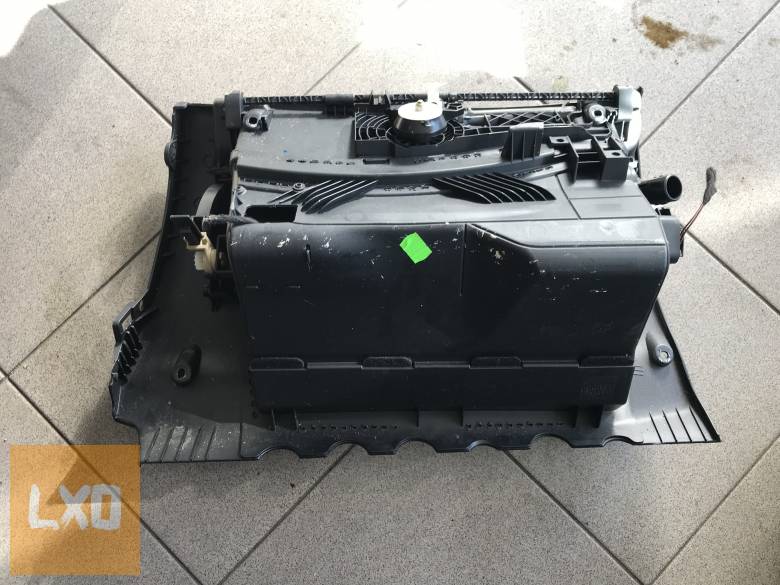 SKODA OCTAVIA II * kesztyűtartó apróhirdetés