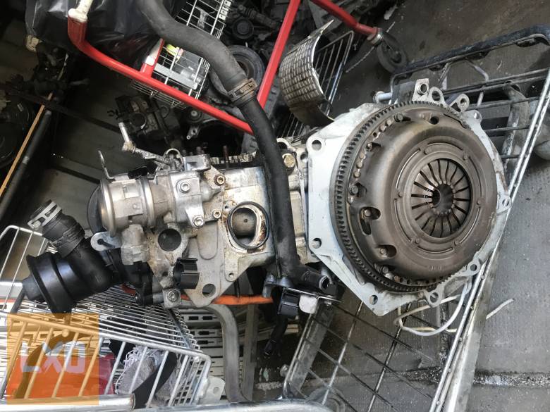 VW GOLF V  1,6 BSE fűzött blokk hengerfejjel apróhirdetés