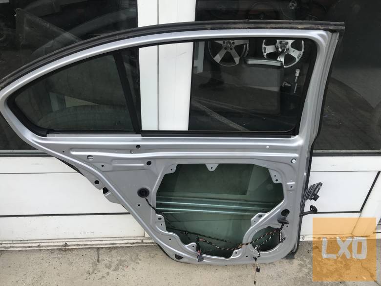 SKODA OCTAVIA II * ( 5ajtós) bal hátsó ajtó apróhirdetés