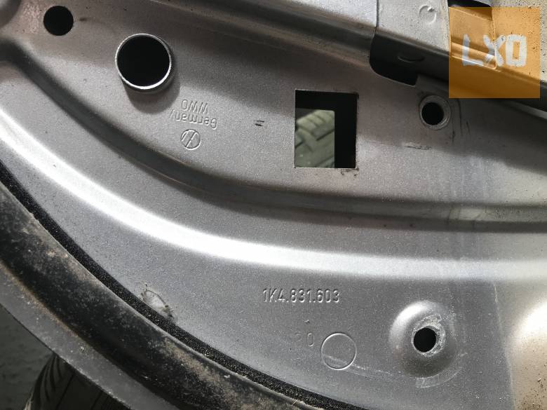 VW GOLF V ( 5ajtós) * bal első ajtókeret apróhirdetés