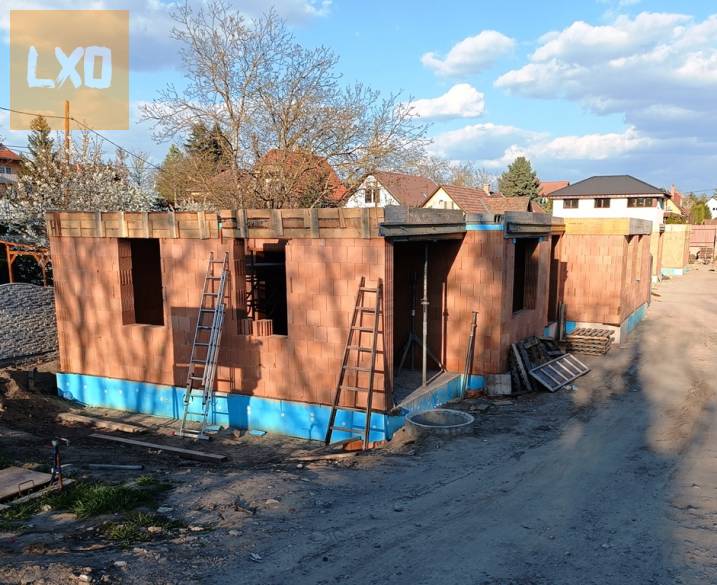 Új építésű, modern családi házak, otthonok Göd központjában. apróhirdetés