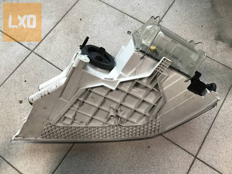 SKODA OCTAVIA II * jobb xenon fényszóró (sérült) alkatrésznek apróhirdetés