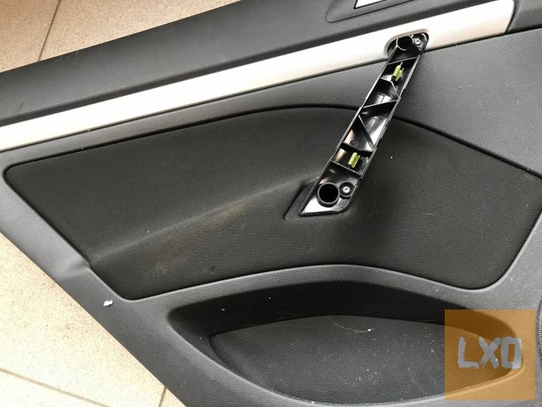 SKODA OCTAVIA II (5 ajtós) bal hátsó ajtókárpit apróhirdetés
