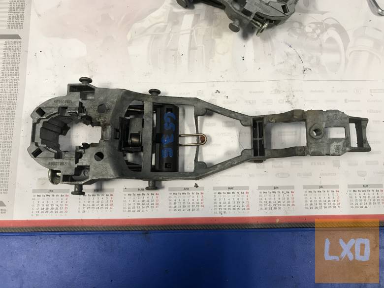 VW GOLF V * jobb első kilincs konzol apróhirdetés