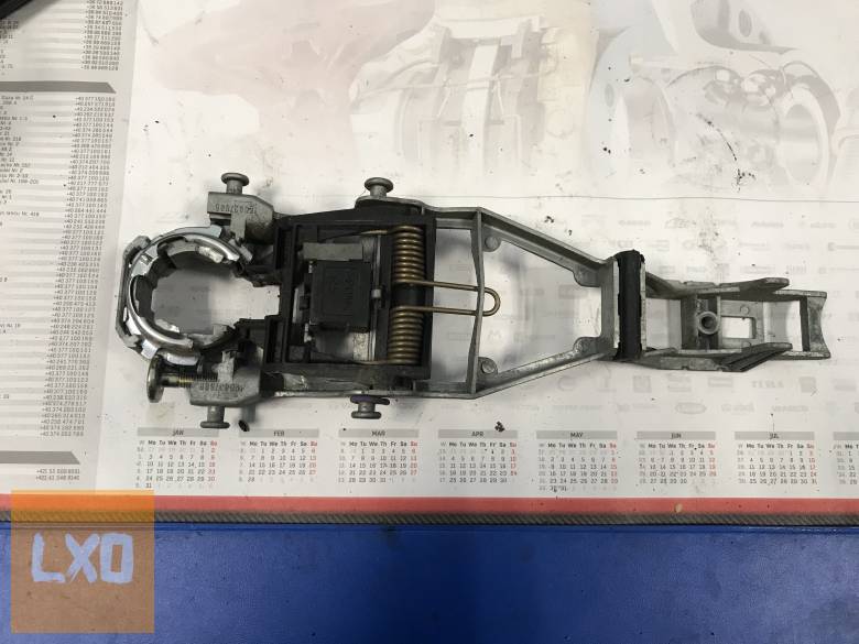 VW GOLF V * bal első kilincs konzol apróhirdetés