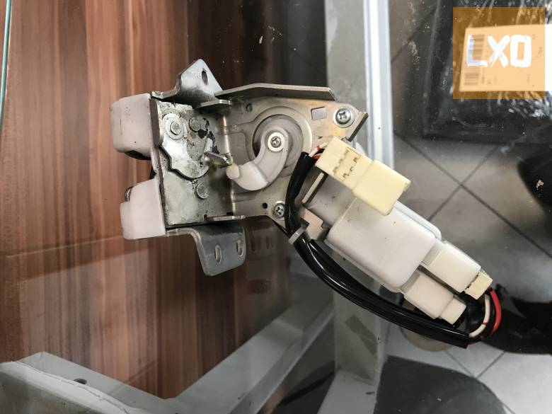 SUZUKI SX4 S-CROSS * csomagtér zár apróhirdetés