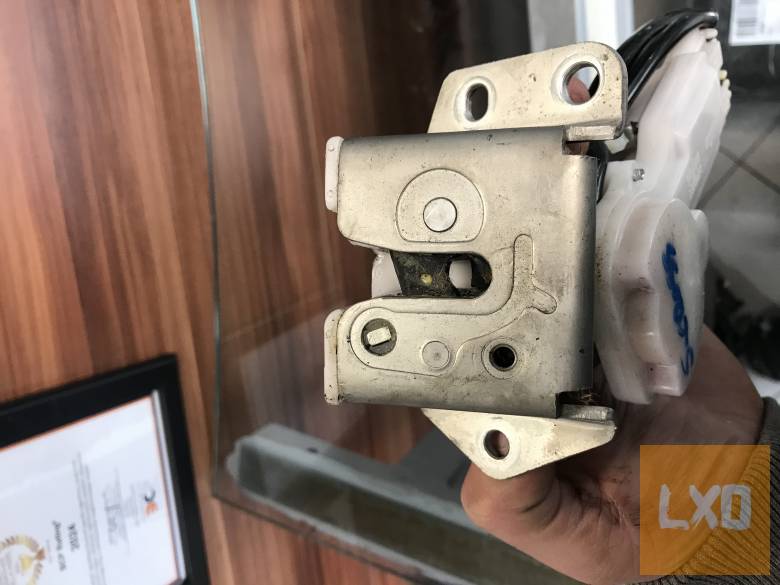 SUZUKI SX4 S-CROSS * csomagtér zár apróhirdetés