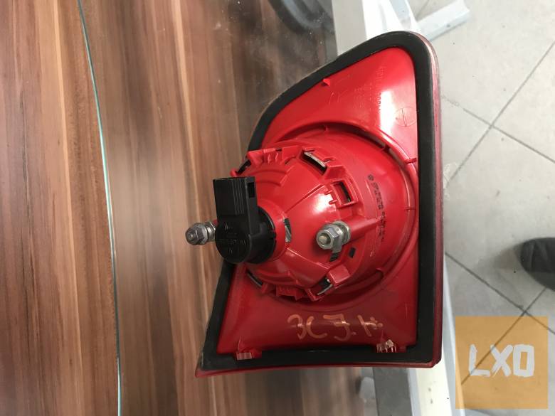 VW PASSAT B6 VARIANT  * jobb hátsó belső lámpa 3C9 945 094 apróhirdetés