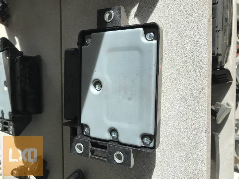 VW PASSAT B7  * Kézifék vezérlő 3AA 907 801 G apróhirdetés