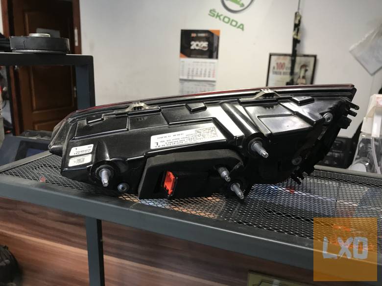 AUDI A5 8W * bal hátsó belső lámpa 8W6 945 093 G apróhirdetés