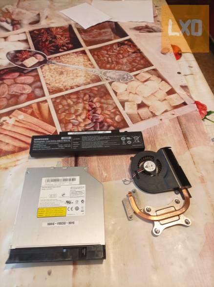 Samsung RV511 Laptop Alkatrészei apróhirdetés