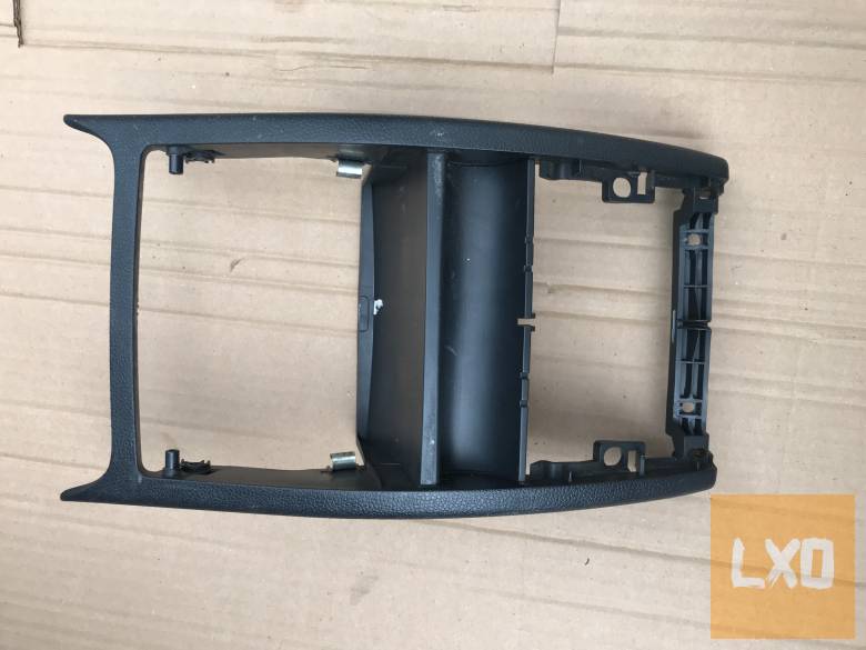 SKODA OCTAVIA II * hátsó középkonzol keret apróhirdetés