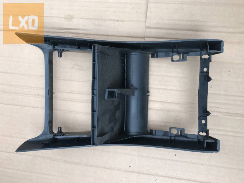 SKODA OCTAVIA II * hátsó középkonzol keret apróhirdetés