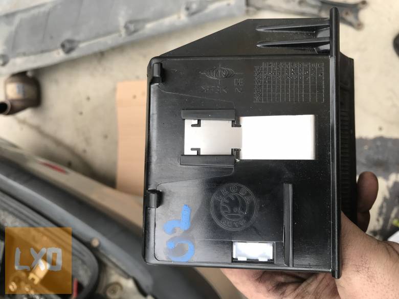 SKODA OCTAVIA II * hamutartó apróhirdetés