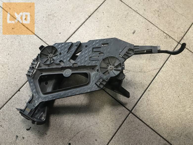 SKODA OCTAVIA II ( FL előtti) bal fényszóró tartó apróhirdetés