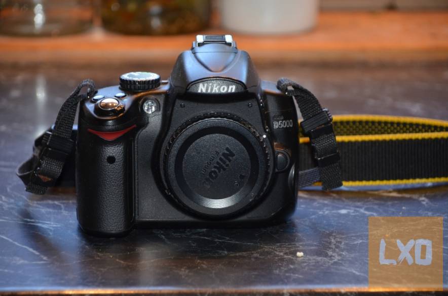 Eladó Nikon D5000 fényképezőgép apróhirdetés