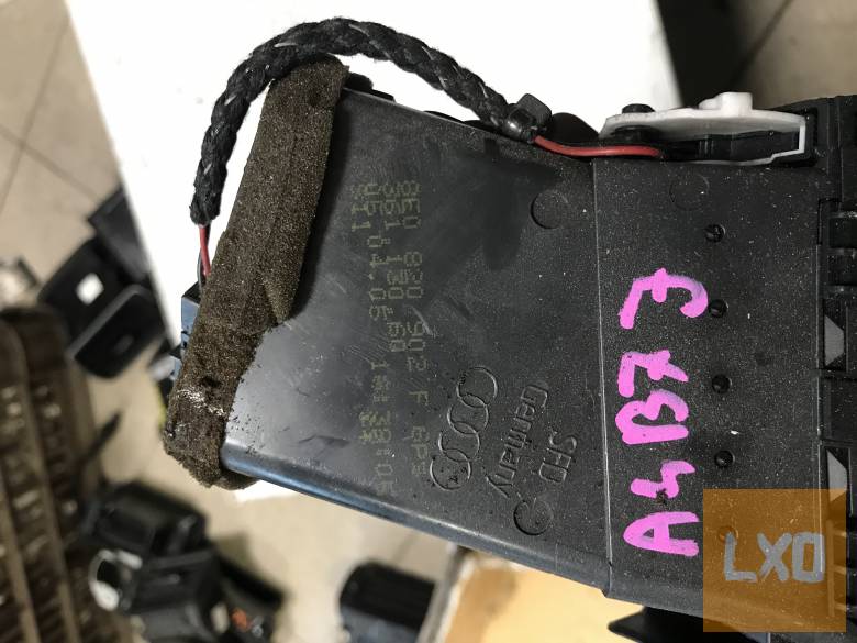 AUDI A4 B6   -- jobb légbefúvó rács apróhirdetés