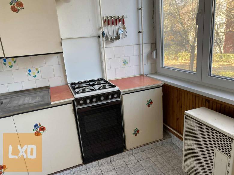 Kiadó társasházi lakás Vácon a Gombási úton. apróhirdetés