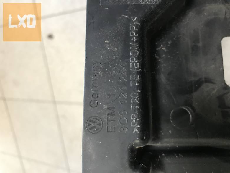 VW PASSAT B6 * hűtő légterelő (jobb) 3C0 121 284 apróhirdetés