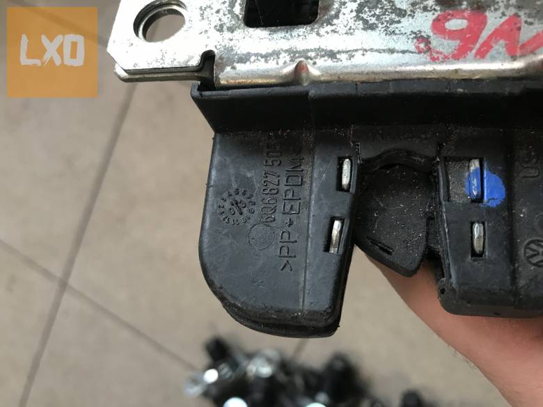 VW POLO 9N  csomagtér zár 6Q6 827 505 B apróhirdetés