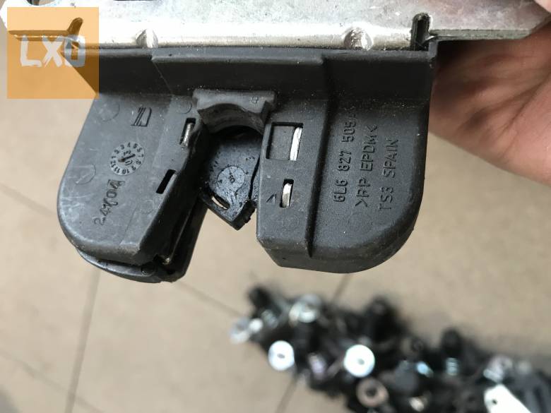 SEAT LEON 1M * csomagtér zár 6L6 827 505 A apróhirdetés