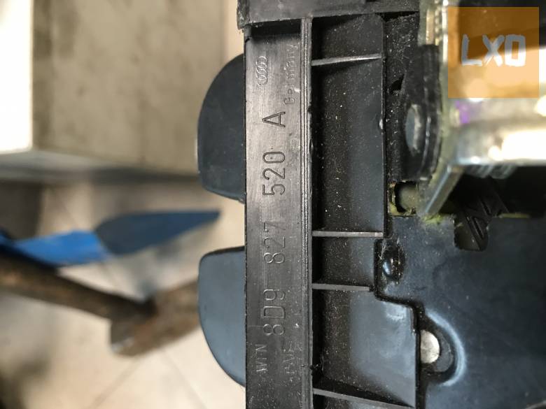 AUDI A4 B5 AVANT * csomagtér zár 8D9 827 520 A apróhirdetés